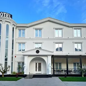 Hotel Reign